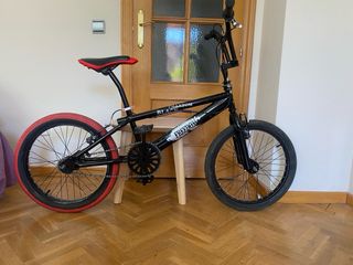 BMX Phantom Freedom Negra Ruedas Rojas