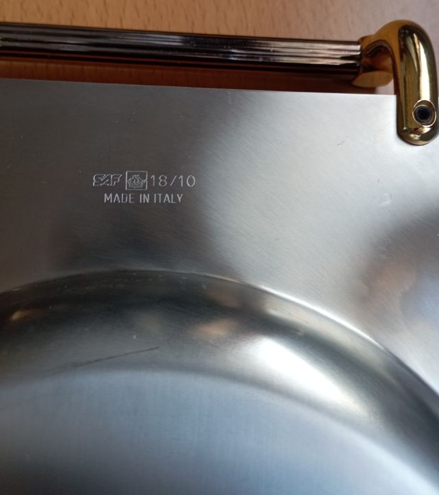 Bandeja  de acero inoxidable, bordes y asas dorado