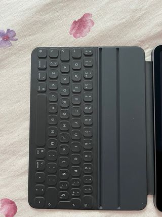 iPad Air 5 Gris 256gb y Smart Keyboard folio 
