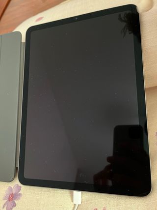 iPad Air 5 Gris 256gb y Smart Keyboard folio 
