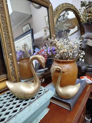 Pareja de cisnes de bronce