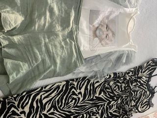 Mono y Vestido