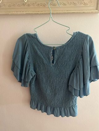 Blusa azul con destellos dorados