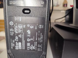 Caja registradora, ordenador pantalla y ticketera