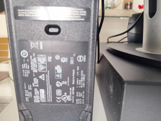 Caja registradora, ordenador pantalla y ticketera