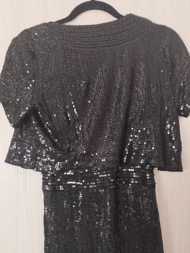 Vestido y chaqueta negro
 lentejuelas