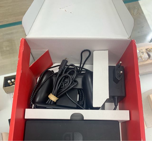 NINTENDO SWITCH OLED 