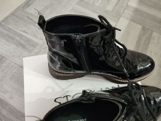 Botas negras charol con cordones