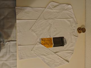 Camiseta blanca manga larga con estampado