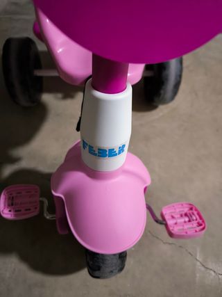 Triciclo para niña marca FEBER