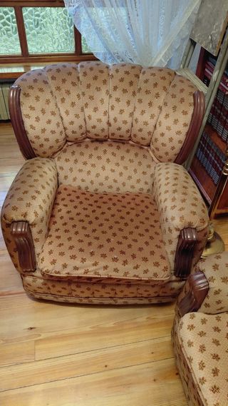 Sofá y 2 butacas de tela y madera