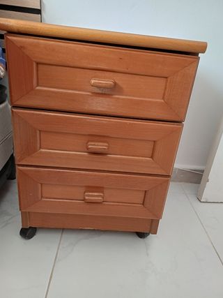 Cajonera de dormitorio de madera