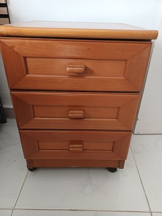 Cajonera de dormitorio de madera