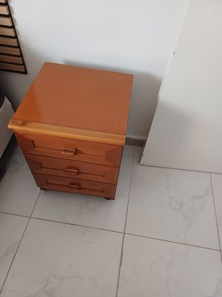 Cajonera de dormitorio de madera