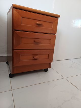 Cajonera de dormitorio de madera