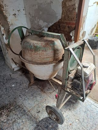 Hormigonera de obra con motor honda