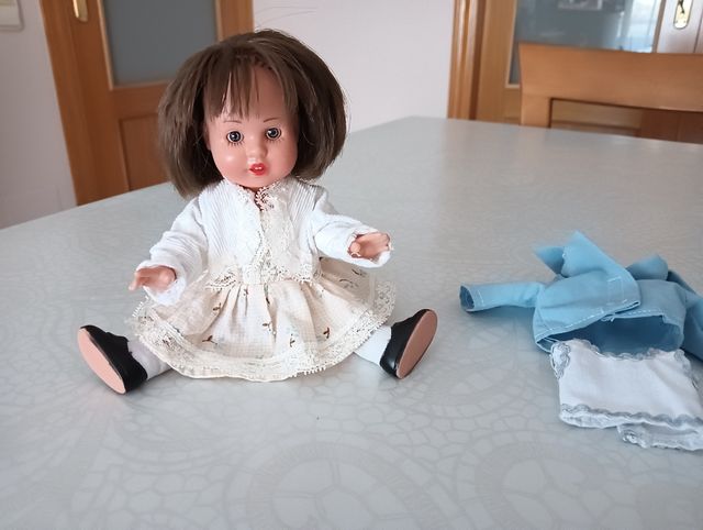 Muñeca Mariquita Pérez con vestido y chaquetita
