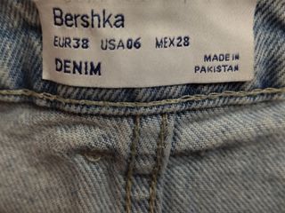 Pantalones cortos vaqueros desgastados