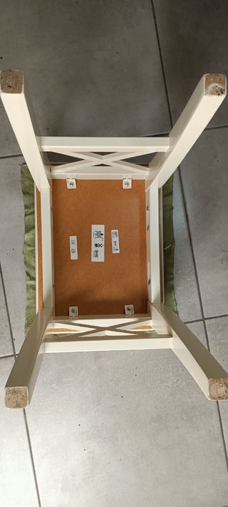 Mesita robusta de Ikea blanca
