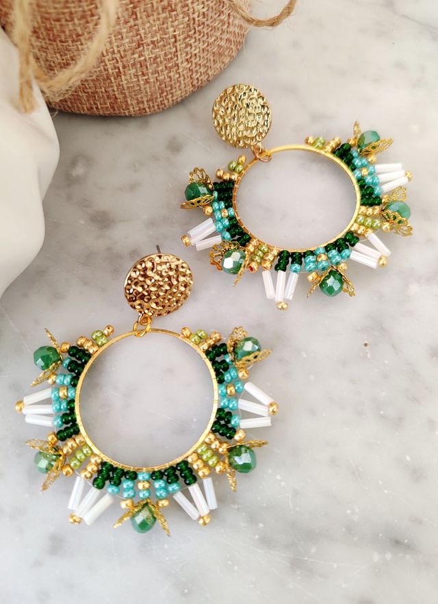 Orecchini pendenti cerchio perline e cristalli