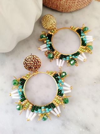 Orecchini pendenti cerchio perline e cristalli