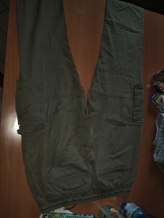 Pantaloni cargo verdi