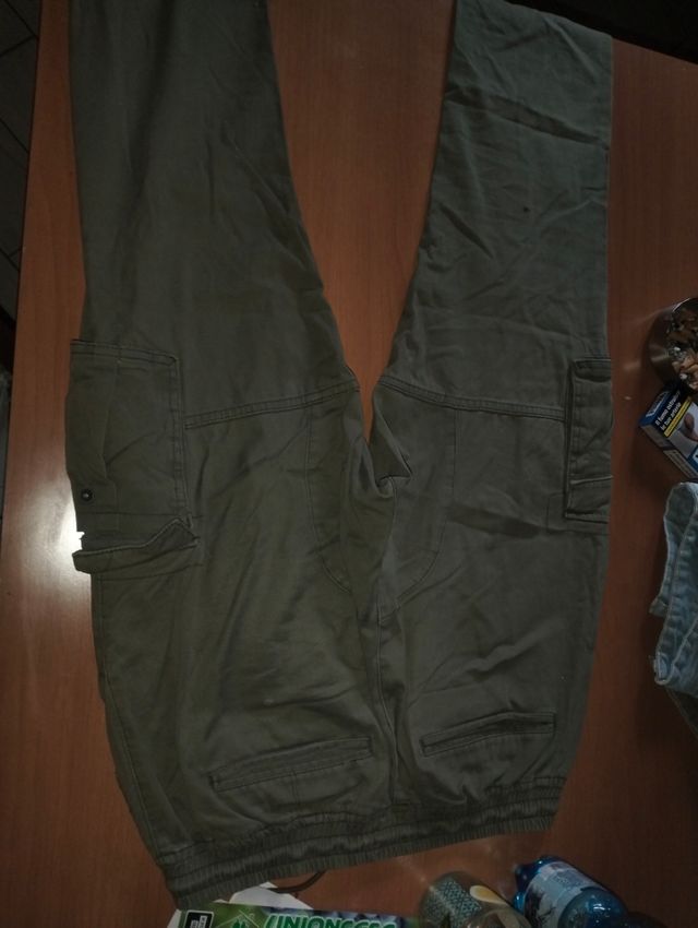 Pantaloni cargo verdi