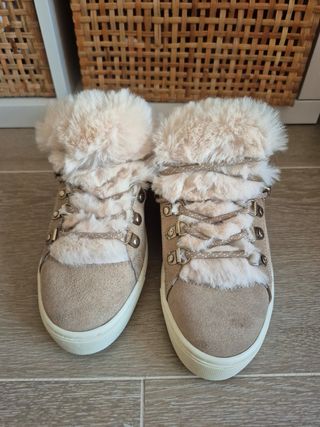 Zapatillas Beige y Dorado con Pelo