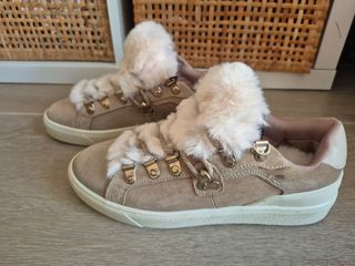 Zapatillas Beige y Dorado con Pelo