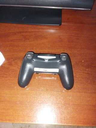 PS4 (PlayStation 4) Blanca en buen estado 