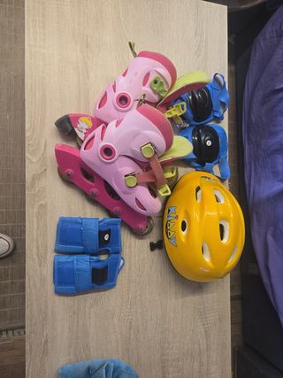 Patines y equipo de protección para niña