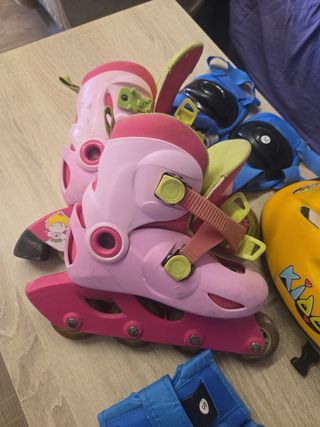 Patines y equipo de protección para niña