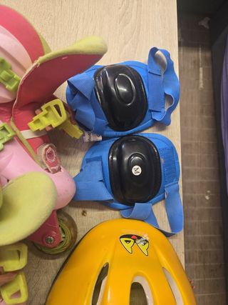 Patines y equipo de protección para niña
