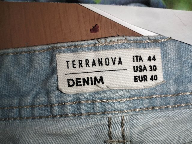 Jeans Terra strappati con scritte
