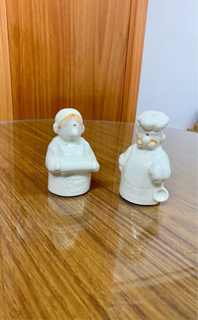 SIN ESTRENAR. Salero y pimentero cerámico