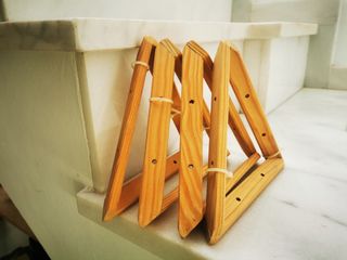 4 escuadras de madera para baldas