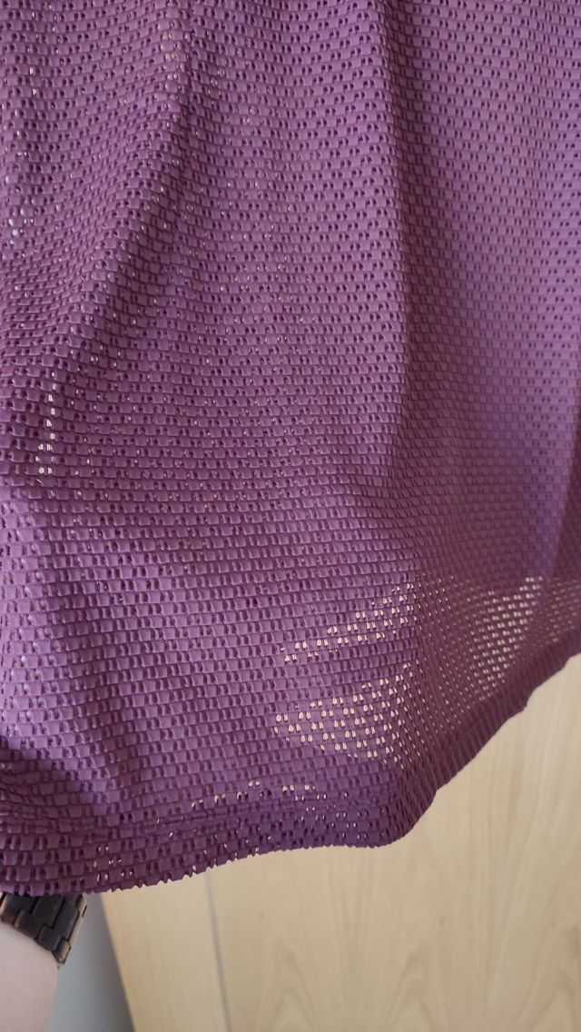 Camiseta Elisa Rivero calada burdeos