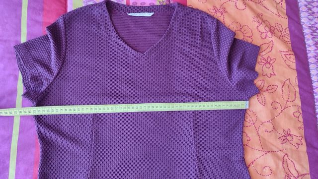 Camiseta Elisa Rivero calada burdeos