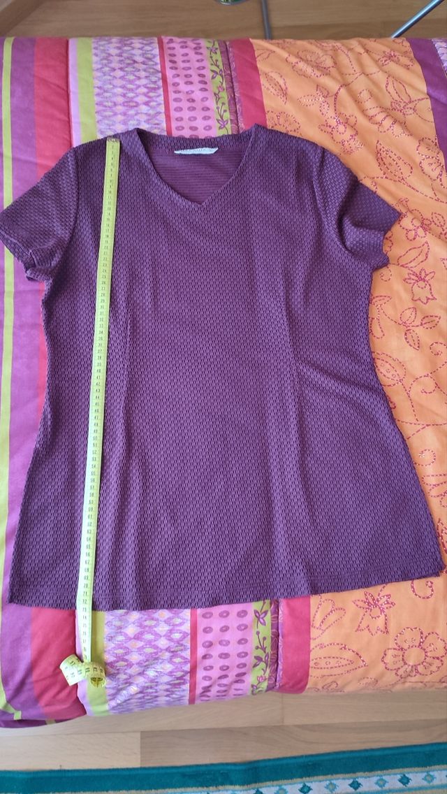 Camiseta Elisa Rivero calada burdeos