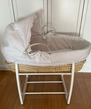 Moisés completo de Ratan con Base Balancín Madera.
