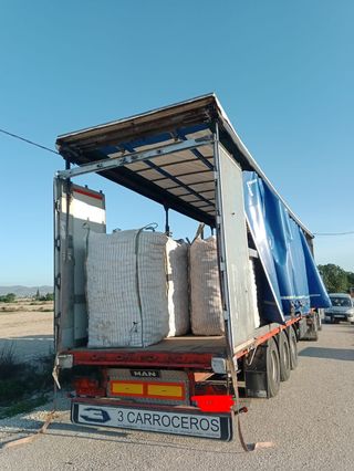 Semirremolque Tauliner Fruehauf