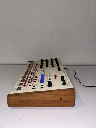 Jomox Alpha Base Caja de Ritmos Analógica