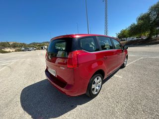 Peugeot 5008 2013