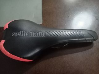 Sillín Selle Italia Trail de uso, en buen estado