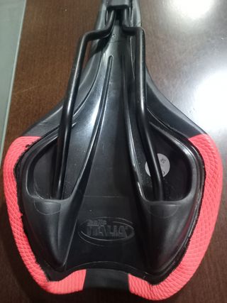 Sillín Selle Italia Trail de uso, en buen estado