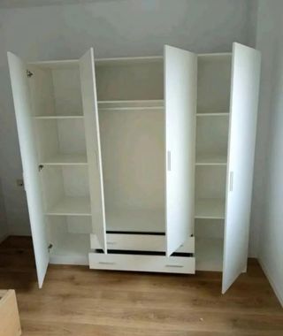 Armarios blancos de madera