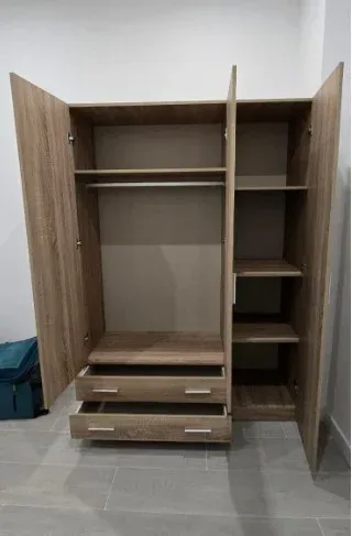 Armarios blancos de madera
