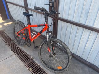 Bicicleta de montaña Btwin roja para adolescentes