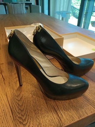 Zapatos tacón Michael Kors piel negros