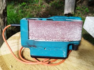 Lijadora de banda Black & Decker